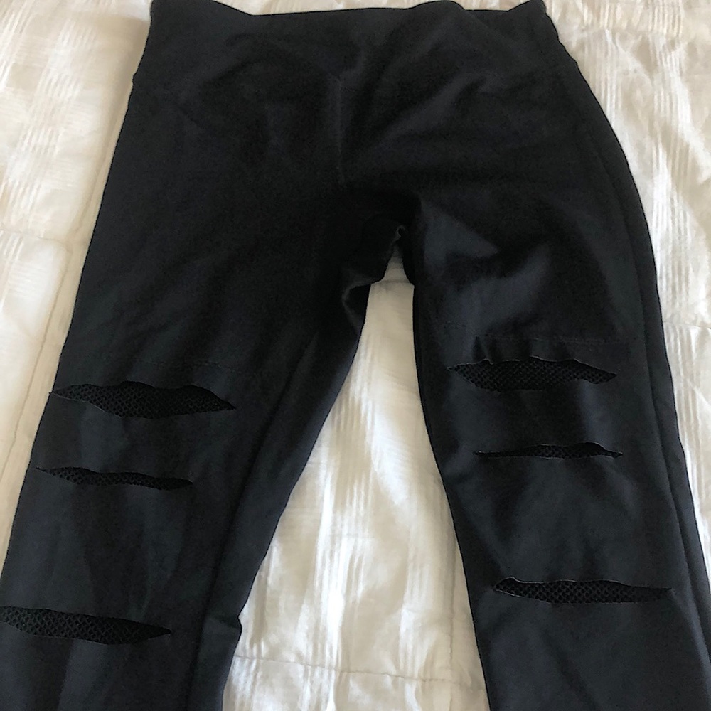 🐧 Forever 21 Light & Soft Black Yoga Pants 🐧